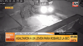 Quilmes: así le roban la bicicleta cuando salía de trabajar. (Captura de Tv) Quilmes: así le roban la bicicleta cuando salía de trabajar. (Captura de Tv)