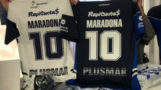 ¡Locura! Gimnasia ya vende las camisetas de Maradona