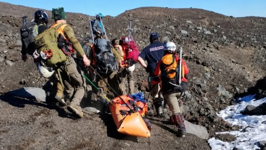 Tragedia: una mujer murió tras caer 600 metros durante el ascenso a un volcán