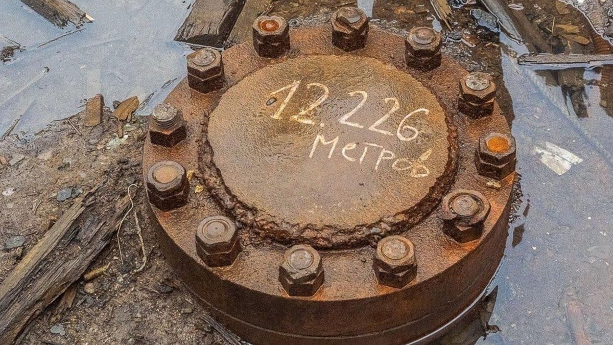 Una tapa especial cubre el acceso al "pozo del infierno" en Rusia, que llega a 12.000 metros de profundidad.(Foto: gentileza El espectador)