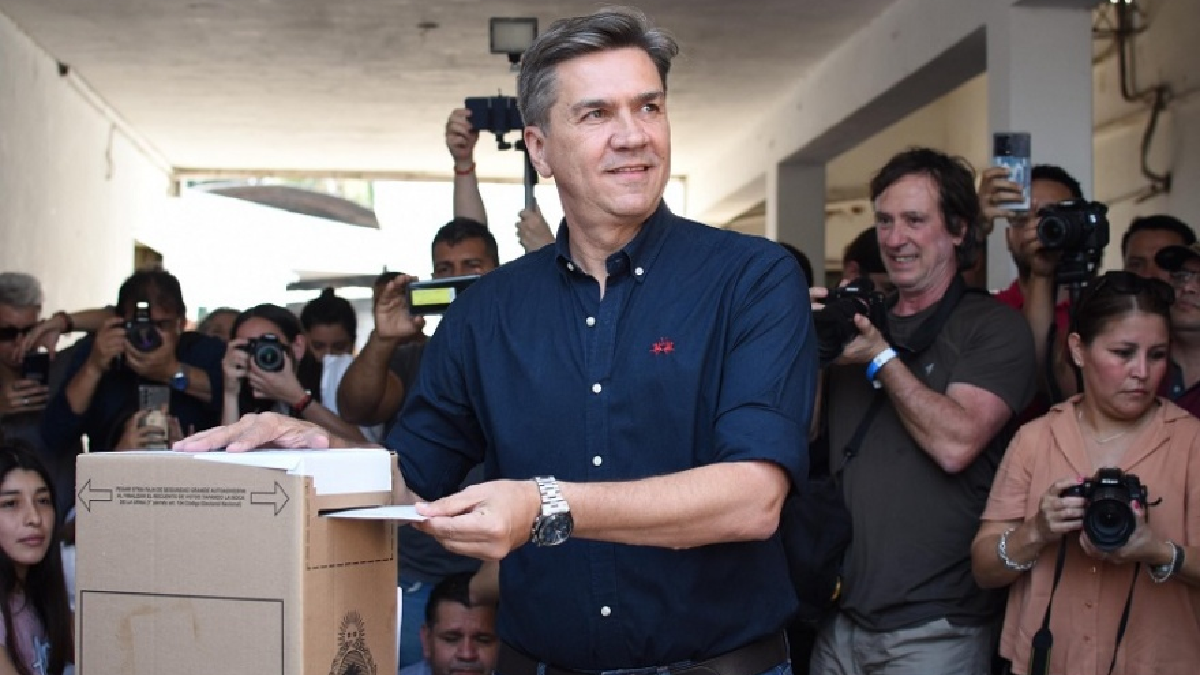 Leandro Zdero festej&oacute; el triunfo de Juntos por el Cambio con Bullrich en el escenario. (Foto: Impulso Baires)