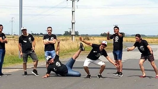 Algo va a salir hará un show solidario de música y humor