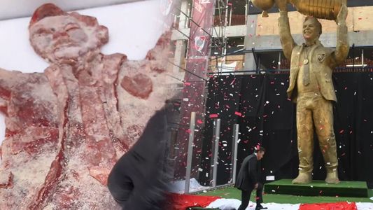 Primero fue el bulto de la estatua de Gallardo, ahora es el bulto de la milanesa