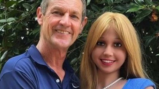 Gastó una fortuna por una muñeca sexual, se puso de novio y la presentó a la madre: Mi corazón se abrió