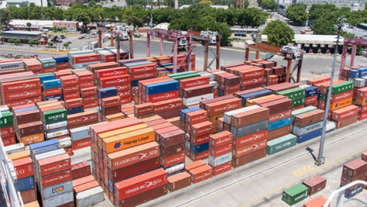 Desajustes macroeconómicos y conflictos gremiales: un cóctel que afecta el saldo comercial.