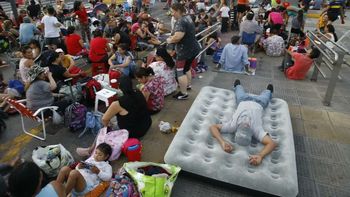 Los piqueteros levantaron el acampe en la 9 de Julio y se movilizan a la Casa de Mendoza