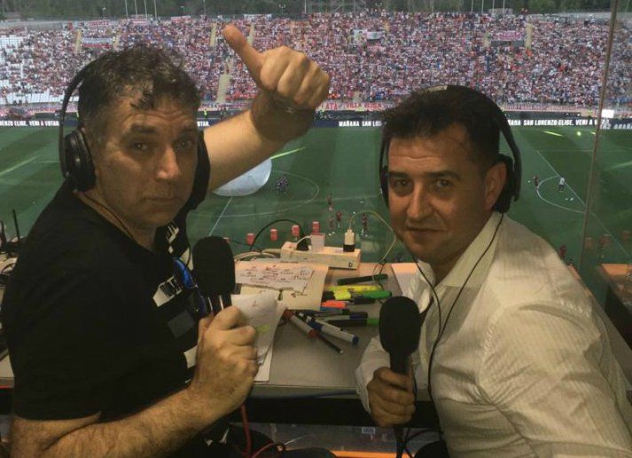 Puerta 7: Hugo Balassone y Leonardo Gentili, los relatores de fútbol detrás  de la nueva serie