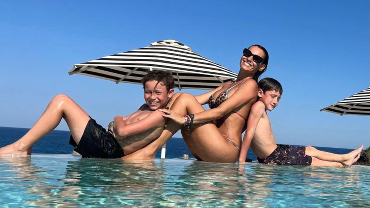 El jugoso contrato de Pampita con una cadena hotelera le permite disfrutar constantes vacaciones en familia y con amigos.&nbsp;