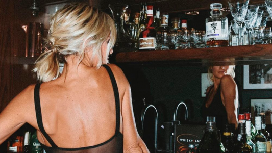 Mariana Fabbiani se animó a un body transparente: Acá, por hacerme un té