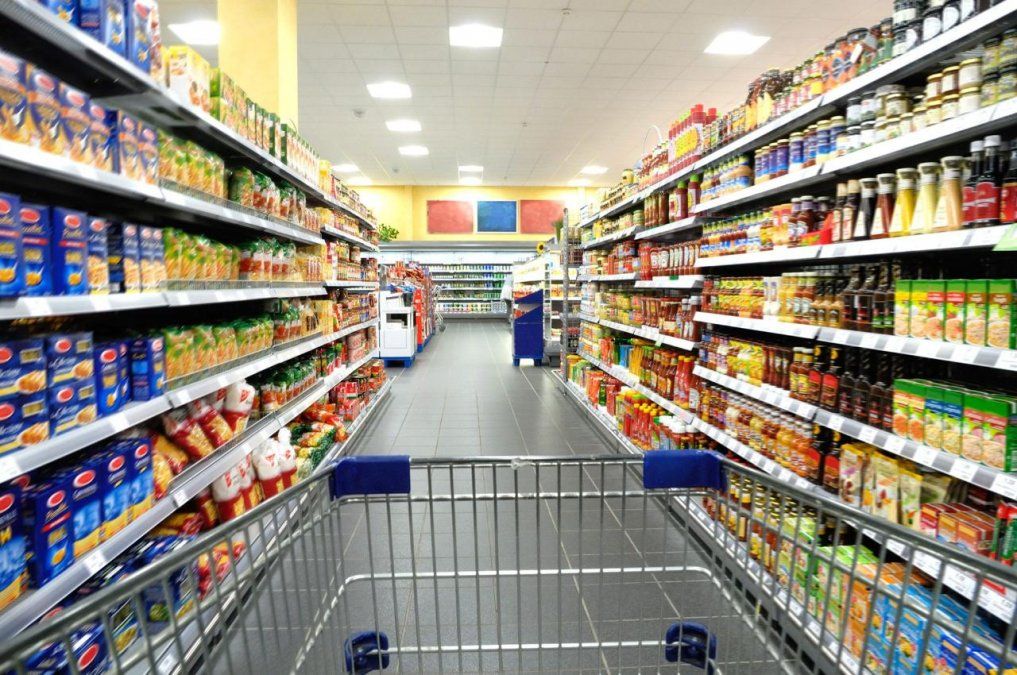 Precios Máximos: prorrogan su vigencia por 60 días y autorizan el aumento de algunos de los 2.300 productos
