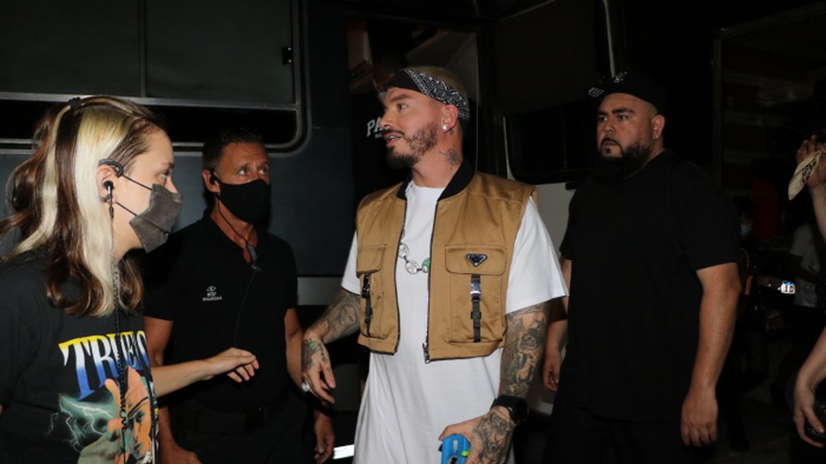 J Balvin custodiado por agentes de seguridad vino a grabar un videoclip con el argentino Trueno. Fotos Rs / Grosby Group