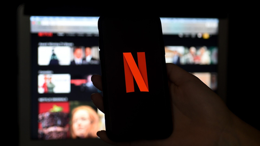 Netflix: tiene solo ocho capítulos y es una de las series top del momento