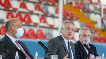 Alberto Fernández lanza el plan de vacunación en las escuelas Alberto Fernández lanza el plan de vacunación en las escuelas