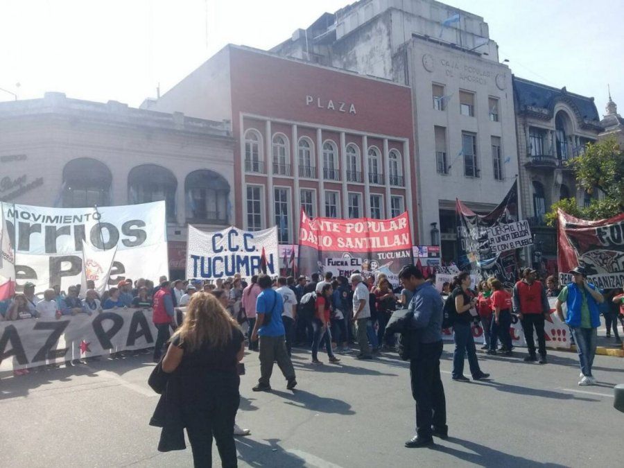 Tucumán: en plena marcha por un reclamo social un taxista atropelló y mató a una manifestante