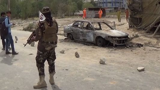 Afganistán: continúan los ataques en el aeropuerto de Kabul a horas del límite para la evacuación