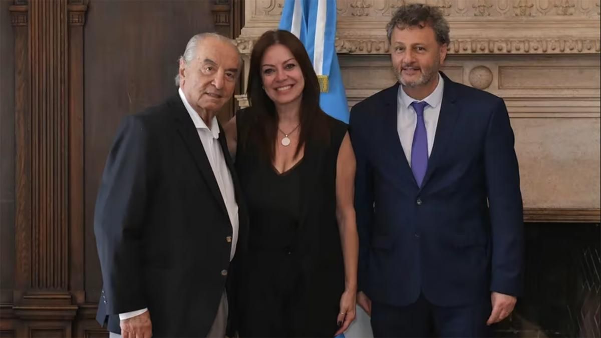 Armando Cavalieri junto a la ministra de Capital Humano, Sandra Pettovello, y el secretario de Trabajo, Omar Yasín (Foto: Red social 