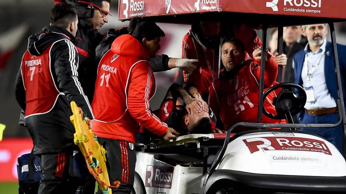 Leonel Vangioni salió lesionado y generó preocupación.