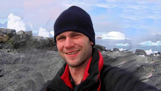 Un biólogo alemán amenazó con un cuchillo al encargado de un hotel porteño y se enfrentó a la policía