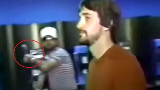 Emboscó y mató de un tiro al violador de su hijo de 11 años frente a una cámara de televisión