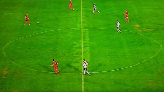 Pozos, manchones e imperfecciones: el campo de juego del Tomás Ducó no estuvo a la altura