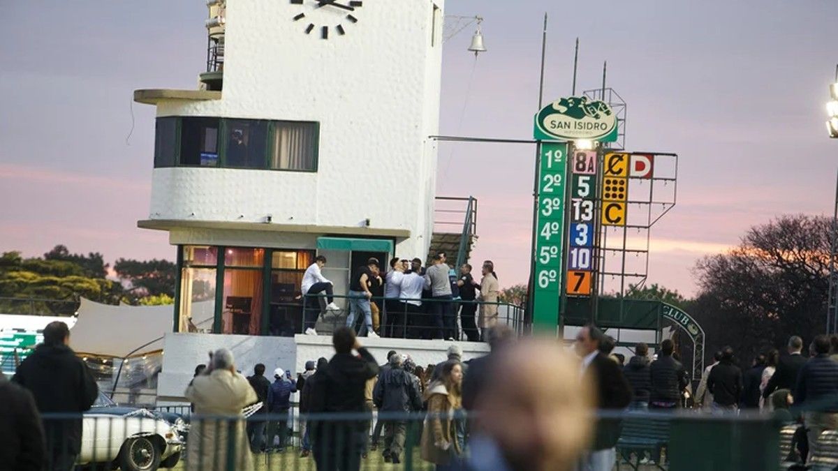 Un polémico fallo de los jueces desató un escándalo en el Hipódromo de San Isidro.&nbsp; 