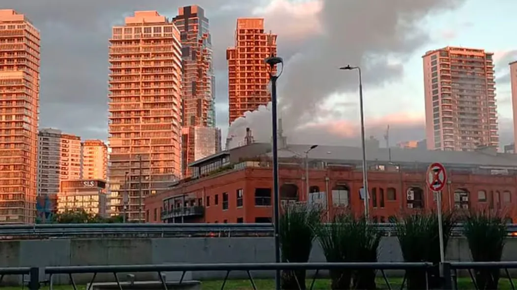 Incendio en un reconocido restaurante de Puerto Madero: evacuaron a 50 personas