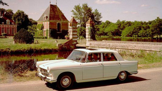 Peugeot: 210 años de existencia y 13 vídeos para revivirlos