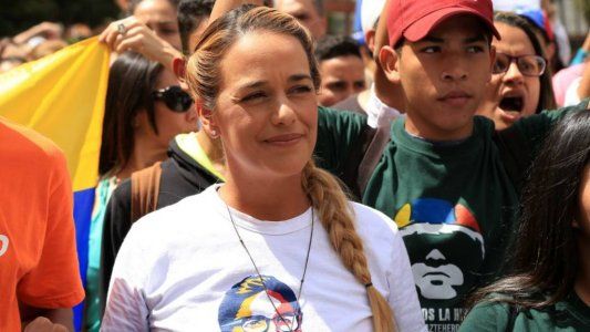 Lilian Tintori salió de Venezuela y se exilió con su hija menor en España