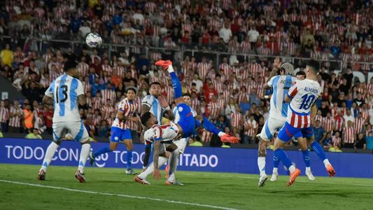 De escupir a Messi a convertirle un golazo a la Selección Argentina: quién es el paraguayo que empató el partido