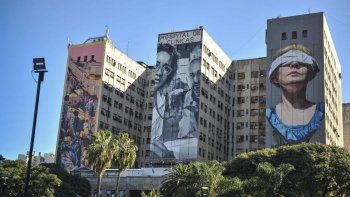 La historia detrás de los murales en el Hospital de Clínicas, a 25 años del atentado a la AMIA