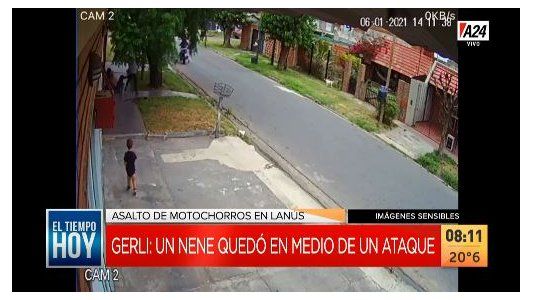 Un nene quedó en medio de un asalto motochorro en Gerli