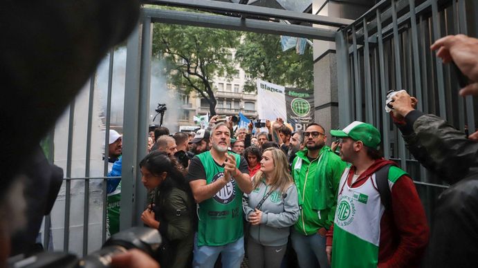 La conflictividad social recrudece en abril y hay dudas sobre la recuperación en V