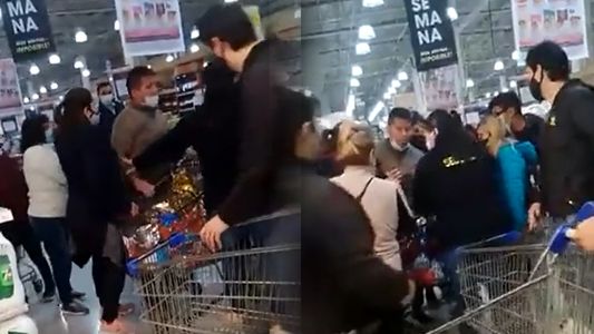 Video de la pelea en un supermercado por un huevo de Pascua en oferta de 2x1