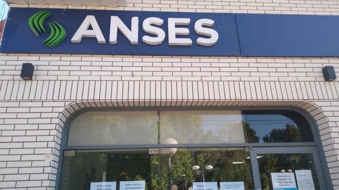 Jubilaciones, pensiones, AUH y otros programas ANSES: quiénes cobran el 4 de mayo