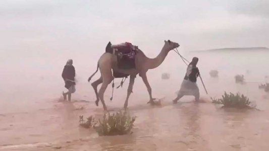 El desierto se convirtió en un mar: impactantes imágenes de la inundación en Arabia Saudita
