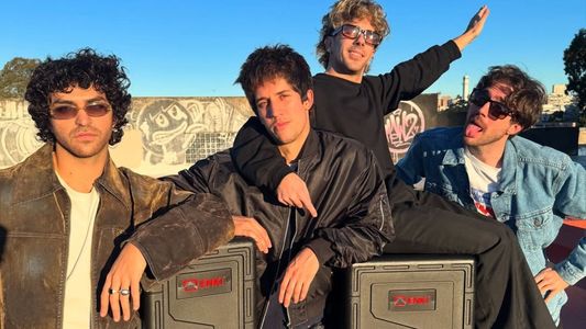 Silvestre y la Naranja dio un show sorpresa en Palermo y va por Malvinas Argentinas