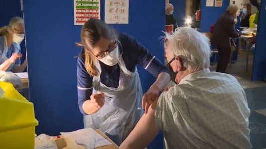 Científicos europeos analizan si las mutaciones del coronavirus pueden llegar a una variante mucho más peligrosa