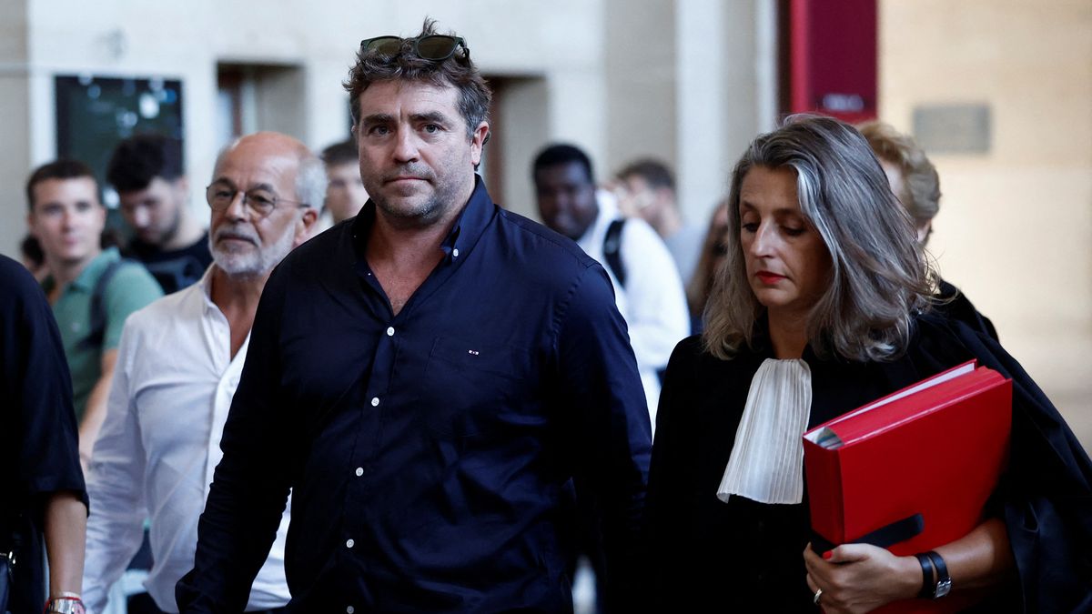Shaun Hegarty y la abogada Véronique Massi durante el juicio por el asesinato de Federico Martín Aramburú en el Tribunal Penal de París. (Foto: archivo)