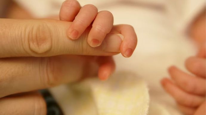 El misterio de la pareja que abandona bebés recién nacidos en las calles de Londres