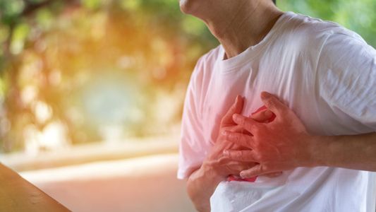 Crece la preocupación por los efectos secundarios de la vacuna contra el coronavirus: ¿qué es la miocarditis y la pericarditis?