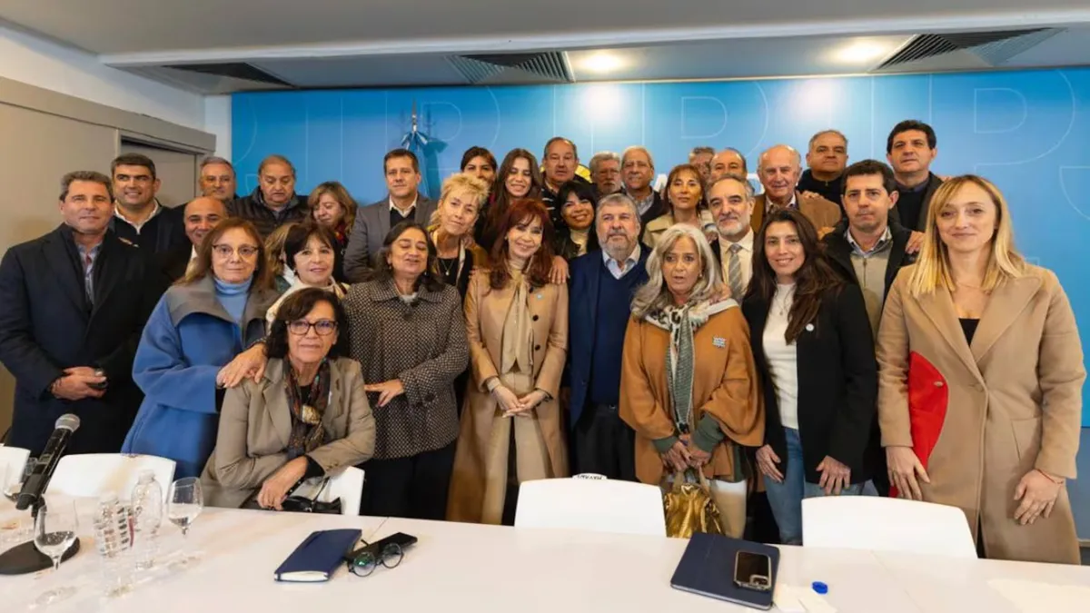Cristina Kirchner en una reuni&oacute;n con senadores nacionales de Uni&oacute;n por la Patria. (Foto: prensa Jos&eacute; Mayans)