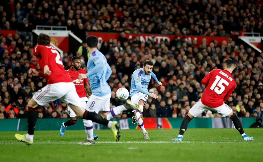El City de Guardiola bailó al Manchester United en Old Trafford, le ganó 3-1 y puso un pie en la final de la Copa de la Liga