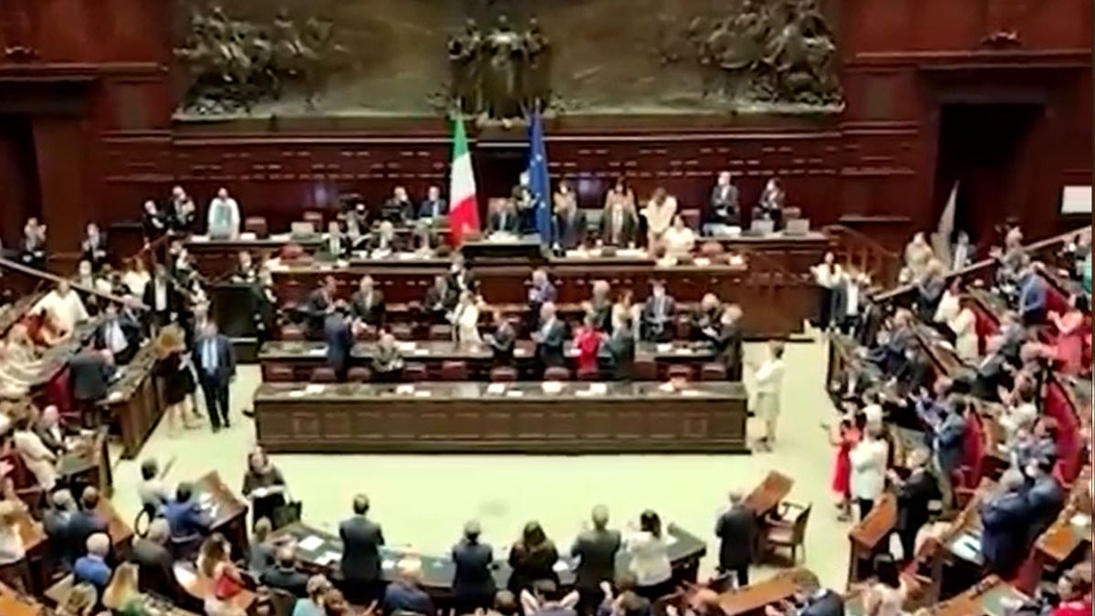 El Parlamento italiano con un cerrado aplauso despide a Mario Draghi tras renunciar como primer ministro (Foto: Gentileza La Repubblica)
