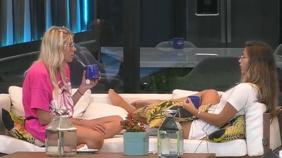 julieta le advierte a camila de alfa.jpg