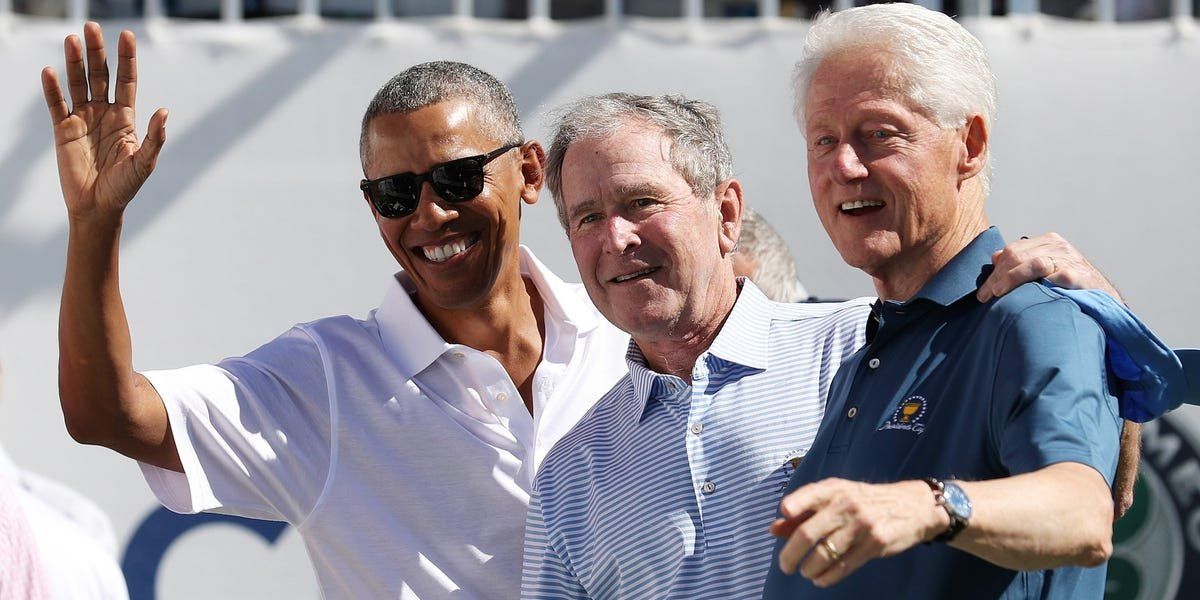 Obama, Bush y Clinton ofrecen vacunarse ante las cámaras para generar confianza en la población