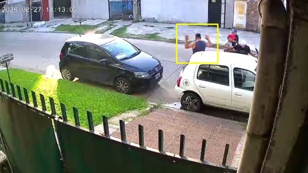 Video: balearon por la espalda a un policía bonaerense para robarle el auto
