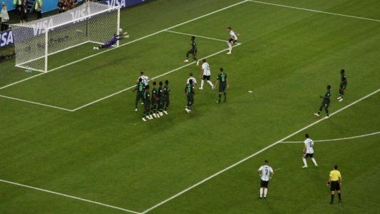 El palo le negó a Messi un golazo de tiro libre