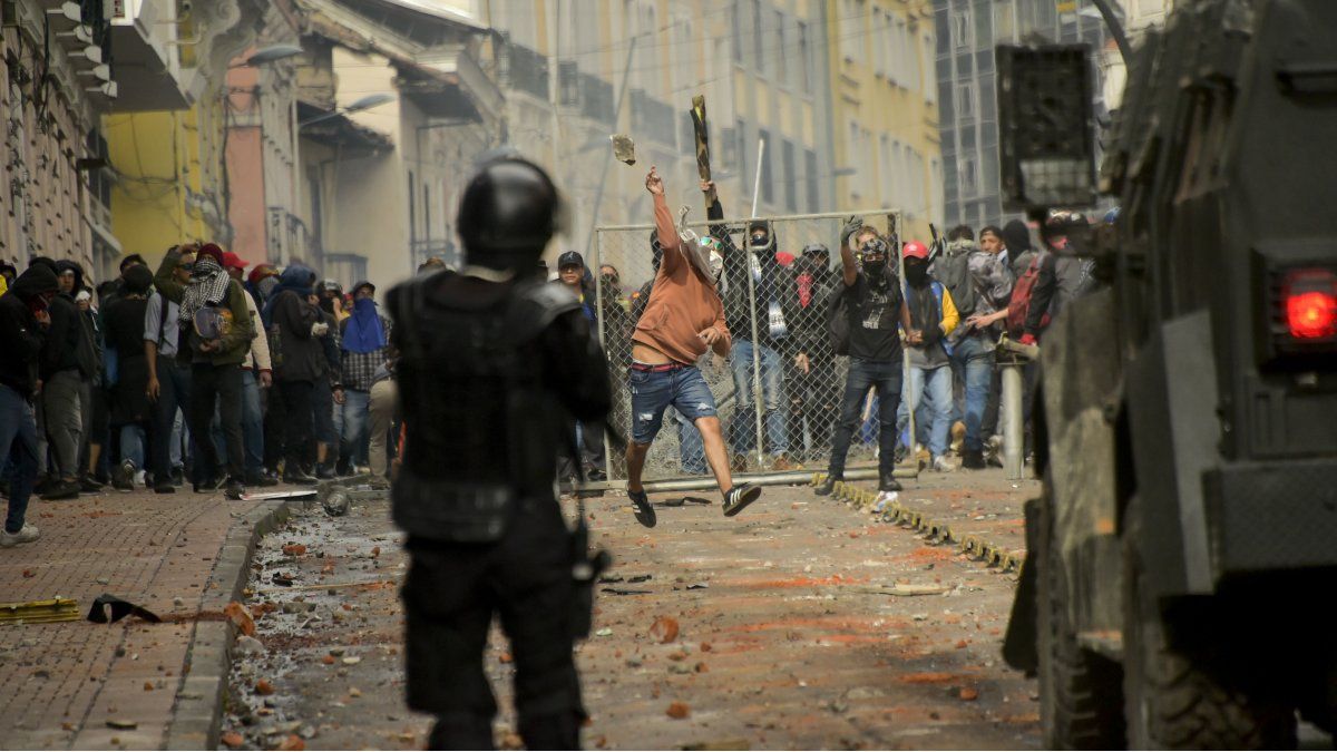 Ecuador, en crisis: pedido de ajuste del FMI, protestas callejeras y un gobierno que declaró el estado de excepción