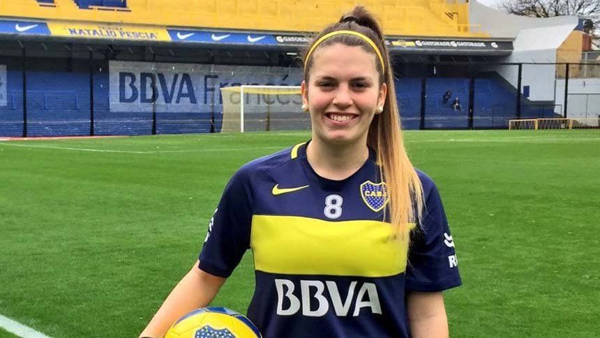 Una jugadora de Boca regaló su colección de botines para que un equipo femenino pueda seguir entrenando