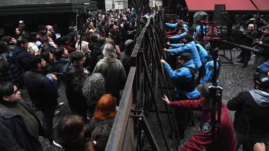 Acto de Victoria Villarruel en la Legislatura porteña: incidentes, vallas y efectivos